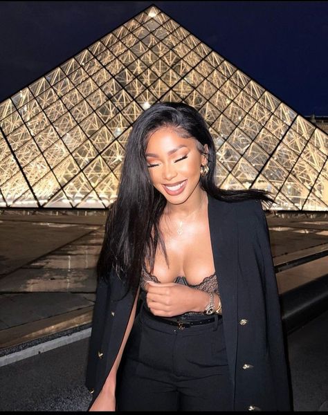 Nqobilekhwezi Instagram, Nqobile Khwezi Outfits, Nqobile Khwezi, Date Night Fashion, Mother Dress, Effortlessly Chic Outfits, Classy Casual Outfits, Black Pride, Streetwear Fashion Women