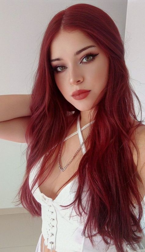 Red Hair Inspo, Red Haired Beauty, Beautiful Red Hair, Long Red Hair, Woman Portrait, Long Red, Hair Inspo Color, Cool Hair Color, Ginger Hair