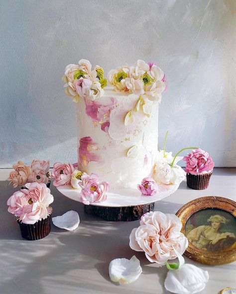 Butter Cream Flower Cake, Cake Classes, Cream Flower, Cream Flowers, Ranunculus, Flower Cake, Let Them Eat Cake, Eat Cake, Butter Cream