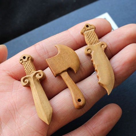 Wood Jewelry Diy, Whittling Projects, Simple Wood Carving, Wood Carving For Beginners, Wood Jewelery, Wooden Gazebo, Diy Jewelry Holder, Dremel Wood Carving, Wood Carving Designs