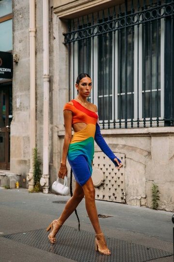 Checkered Suit, Paris Fashion Week Street Style, Street Style Paris, Vogue Italia, Pride Flag, Cool Street Fashion, Fashion Week Street Style, International Fashion, Street Style Looks