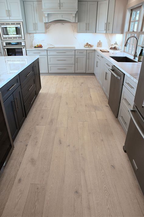 Chêne Gris - Vintage Elements Ash Flooring Kitchen, Light Oak Floors Grey Cabinets, Blond Floors White Kitchens, Blonde Grey Flooring, Blonde Wood Floors Kitchen, Blonde Flooring Kitchen, Laminate Oak Flooring, Natural Hardwood Floors Kitchen, Grey Wood Floor Kitchen