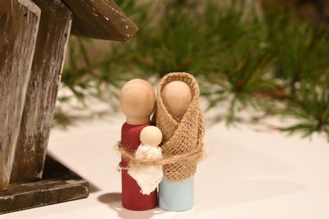 Simple Peg Doll Nativity, Wood Peg Nativity, Nativities To Make, Nativity Figures Diy, Peg Nativity Set, Diy Manger Nativity, Baby Jesus Craft, Nativity Peg Doll, Nativity Scene Diy