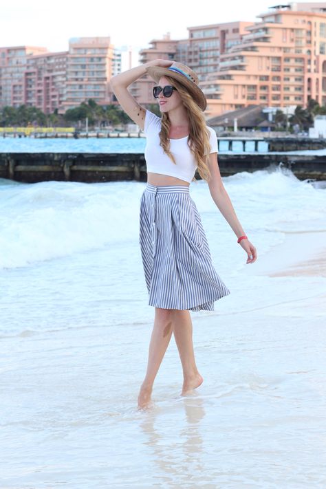 One of my favourite pieces from Mexico is this blue and white striped midi skirt from Zara. I love the summery stripes, light cotton and the button details. Coachella Crowd, Striped Skirt Outfit, Music Festival Dress, Blue Striped Skirt, Skirt Outfit Ideas, White Striped Skirt, Striped Midi Skirt, Senior Picture Outfits, Striped Skirt