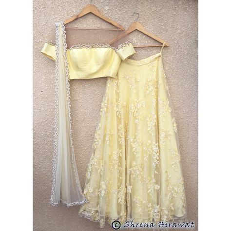 132 Likes, 12 Comments - Label Shrena Hirawat (@shrena_hirawat) on Instagram: “~Summer Dream~ The soft look of pearls and lemon yellow makes for a perfect ensemble this summer!!!…” Pastel Yellow Indian Outfit, Light Yellow Lehenga, Simple Lehenga Designs Classy, Pearl Work Lehenga, Fashion Course, Indowestern Dress, Haldi Dress, Simple Lehenga, Yellow Lehenga