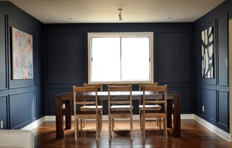 Loving how modern such a traditional room, with the wainscoting looks, all painted the same color. Hale Navy Dining Room, Navy Dining Room, Dining Room Navy, Black Window Trims, Room Feng Shui, Painted Wainscoting, Dining Room Paint Colors, Hale Navy, Wooden Table And Chairs