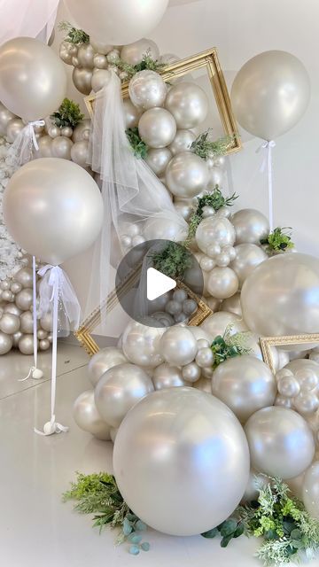 Margaret Jenkins on Instagram: "Embrace the beauty of pearls and balloons with the new Sempertex SILK Cream Pearl. Soft as satin and with elegance of a reflex balloon. This will bring that luxury statement to your perfect day. This is a trend that will not fade   #sempertexsilk #sempertex #betallic #sempertexus_betallic #pearlballoons #pearls #pearlsvibe #balloonpearls #wedding #weddinginspiration #bridalshower #bridalfashion #bridalballoons #weddingtrends #luxuryballoons #balloons #balloongarland #balloondecor #balloonart #balloonstylist #balloonceilinginstallation #balloontrends #balloonbackdrop" White Balloon Wall Backdrop, Pearl Backdrop Ideas, White Balloons With Flowers, Wedding Balloons Arch, White And Black Balloon Garland, Balloon Wedding Backdrop, Pearl Balloon Garland, Elegant Balloon Decorations, Wedding Balloons Decorations