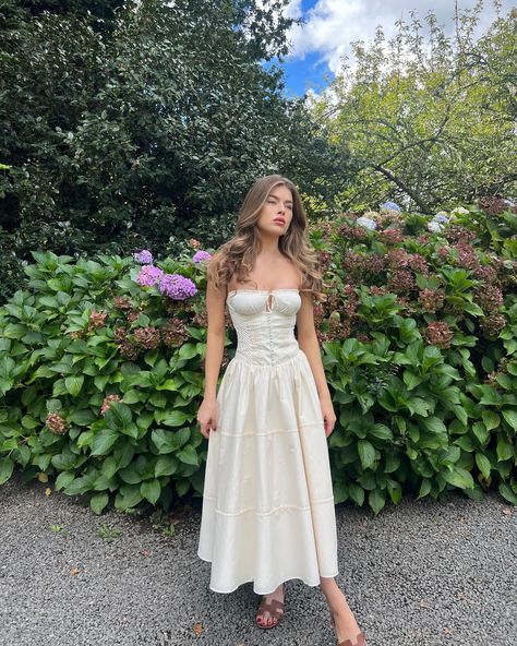 @tamfrancesconi in Garden Party - a dreamy spring look💐 Lace Straps, Spring Looks, Glamorous Evening Gowns, Strap Dress, Flowing Maxi Dress, Dress Designs, Womens Fashion Casual, Cocktail Dresses, Fashion Sense