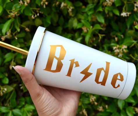 From Muggle to Mrs, She's a Bride! The HP inspired Bride Tumblrs are here! 🦉 Available in white OR black! #bacheloretteinspo #bachelorettefavors #forthebride #partyfavors #custompartycups #harrypotterbachelorette⚡️ Bridal Shower Harry Potter Theme, Harry Potter Bachelorette Party Ideas, Harry Potter Bridal Shower Ideas, Harry Potter Bride, From Muggle To Mrs, Bride Water Bottle, Muggle To Mrs, Harry Potter Bachelorette Party, Bridesmaid Things