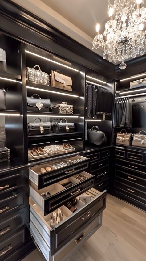 Luxurious Walking Closet, Home Decor Ideas Closet, Grand Walk In Closet, Luxe Walk In Closet, Big Luxury Closet, Walkin Closets Design Ideas, Cute Walk In Closet Ideas, Modern Walk In Wardrobe Design, Luxurious Closets Walk In