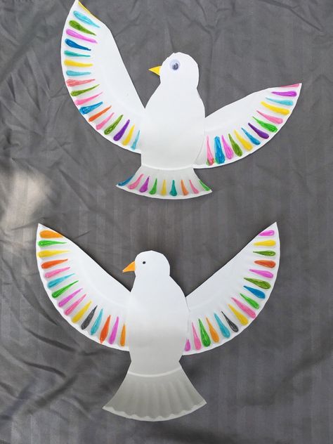 *FR* Paper Plate Animal Crafts for Kids Dove Paper Plate Craft, Paper Plate Bird Crafts Preschool, Paper Plate Dove Craft, Crafts About Peace, Mlk Kids Craft, Dove Preschool Craft, Paper Plate Doves, B Is For Bird Craft, Bible Rainbow Craft