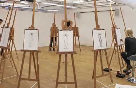 One Model. Twelve Artists. Amazing collective  turnaround animation. Life Drawing Model, Classe D'art, Life Drawing Classes, Drawing Course, The Book Club, Modern Crafts, Motion Video, Model Drawing, Art Model