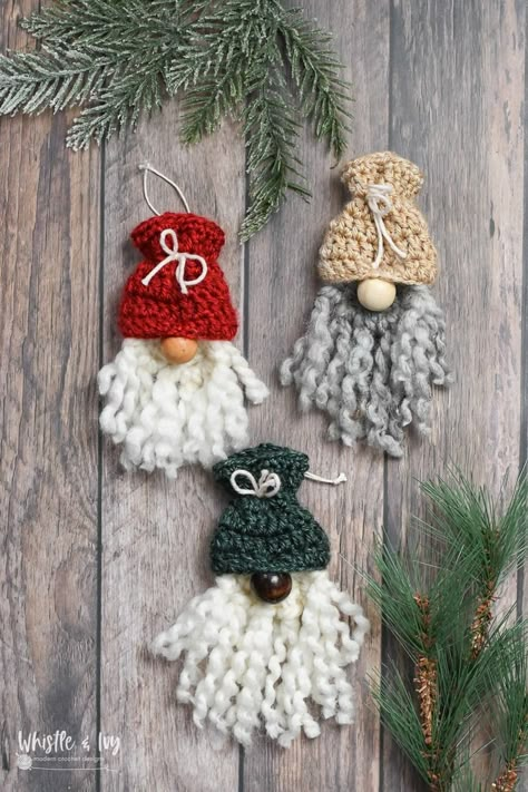 These cute crochet woodland ornaments add some rustic woodsy charm to your Christmas tree! The pattern includes a cute gnome, an acorn, and a sweet mushroom! Crochet Christmas Gnome Ornaments, Gnome Christmas Ornaments Diy, Crochet Gnome Ornament, Diy Crochet Ornaments, Diy Crochet Christmas, Christmas Gnome Crochet, Crochet Christmas Gnome, Woodland Crochet, Rustic Crochet