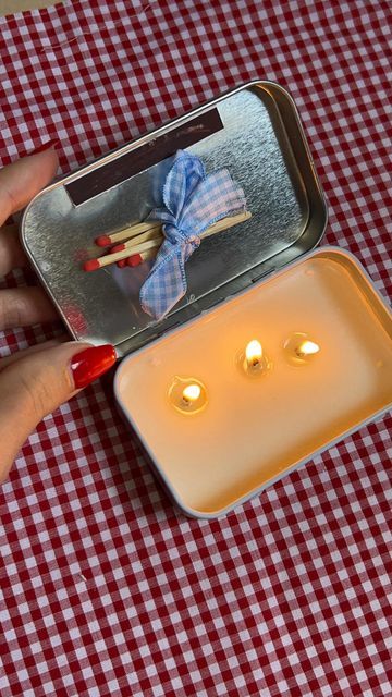 Altoid Container Crafts, Crafts With Match Boxes, Altoid Tin Gift Ideas, Altoid Can Crafts, Mini Tin Crafts, Things To Do With Altoid Tins, Mint Container Crafts, Altoids Tin Ideas, Altoid Aesthetic