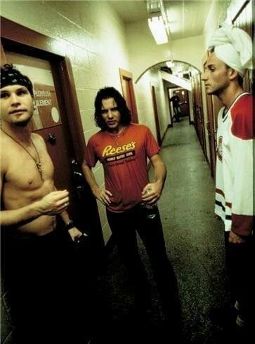 Love the Reeses pb cups shirt on Eddie, the towel on Stone's head and shirtless Jeff.... | Doesn't Get Eddie Vedder Than This | Pinterest | Best Pearl jam ... Stone Gossard, Mookie Blaylock, Jeff Ament, Matt Cameron, Pearl Jam Eddie Vedder, Temple Of The Dog, Grunge Guys, Eddie Vedder, Music Magazines