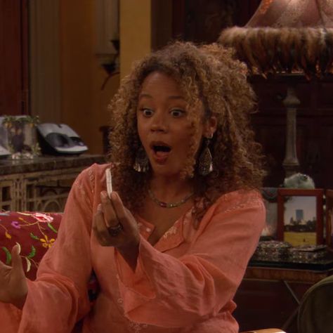 Nostalgically Inexperienced Mona Thorne, Rachel True, Black Actresses, Black Femininity, Voluminous Hair, 90s Fashion Outfits, Half And Half, Old Woman, Black Girls Hairstyles