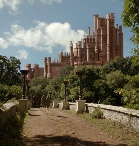 Game Of Thrones Places, Industrial Brick, Brick Castle, Game Of Thrones Westeros, Daena Targaryen, Kings Landing, Dark Wings, King's Landing, Targaryen Aesthetic