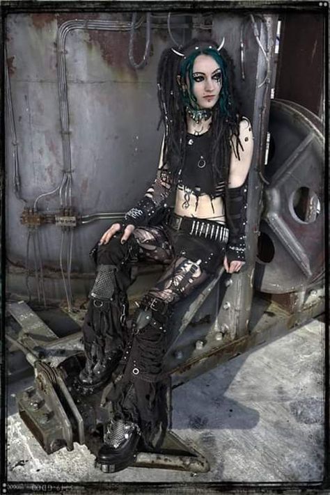 Cybergoth Fashion, Punk Girls, Gothic Mode, Goth Subculture, Apocalyptic Fashion, Tokyo Street Fashion, Arte Punk, Gothic Models, Hipster Grunge