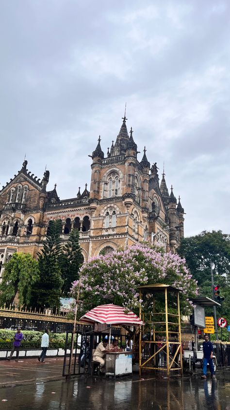 Colaba Causeway Mumbai Aesthetic, Mumbai Asthetic Picture, Colaba Mumbai Aesthetic, Mumbai City Aesthetic, Bombay Aesthetic, Cst Mumbai, Mumbai Travel Guide, Aesthetic Mumbai, Mumbai Aesthetic