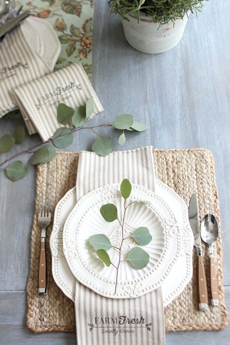 Driftwood table top for a farmhouse table Painted Farmhouse Table, Farmhouse Napkins, Driftwood Table, Tafel Decor, Diy Napkins, Rustic Farmhouse Style, Farmhouse Table, Place Setting, Beautiful Table