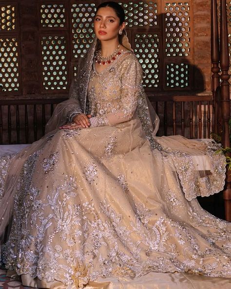 Inbox us to order ✉📬 Or contact 📞 +923074745633 📞☎ (WhatsApp ✔) Lehenga Golden, Sadaf Fawad Khan, Pakistani Bridal Dresses Online, Pakistani Bridal Lehenga, Pakistan Bridal, Asian Wedding Dress Pakistani, Fawad Khan, Wedding Dresses Pakistani, Bridal Mehndi Dresses