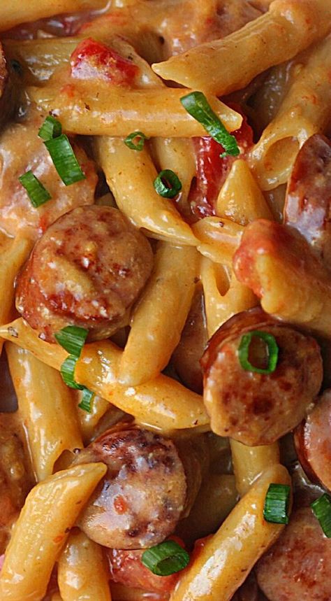 Cheesy Smoked Sausage Pasta, Smoked Sausage Recipes Pasta, Garlic Gravy, Sausage Pasta Recipe, Pasta Sausage, Smoked Sausage Pasta, Pan Pasta, Rustic Chicken, Smoked Sausage Recipes