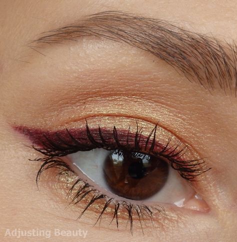 Burgundy Eyeliner Looks, Berry Eyeliner, Berry Makeup, Eyebrow Trends, Red Eyeliner, Vampire Bride, Eye Makeup Pictures, Pinterest Makeup, Makeup Eye Looks