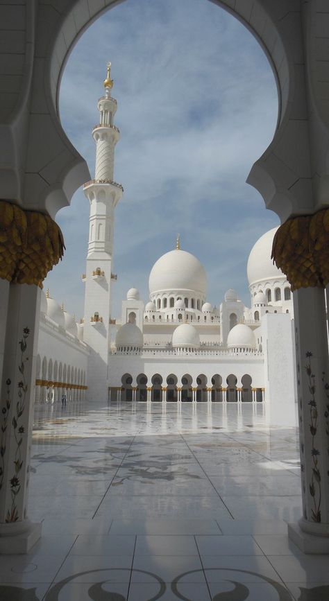 Mosques Wallpaper, Mecca Madinah, Abu Dhabi Travel, Mekka Islam, Arsitektur Masjid, Dubai Aesthetic, Sheikh Zayed Grand Mosque, Mosque Architecture, Mecca Wallpaper