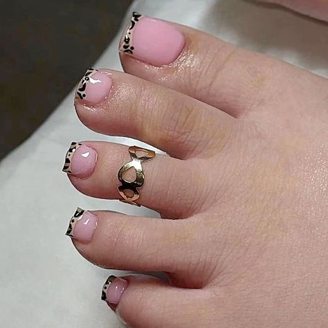 Summer Simple Leopard French False Toe Nails Wearable Short Square Foot Nails Set Press On Nail Tips Toenails Summer, Nurse Nails, French Tip Toes, Press On Toenails, Fall Toes, Fake Toenails, Acrylic Toes, Acrylic Toe Nails, Pretty Toe Nails