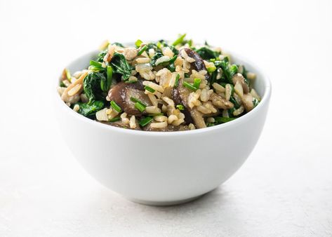 Mushrooms and Rice with Spinach - Umami Girl Mushrooms And Rice, Rice With Spinach, Shake Shack Burger, Spinach Mushroom, Mushroom Rice, Side Dishes For Chicken, Vegan Cleanse, Brown Rice Recipes, Vegan Main Dishes