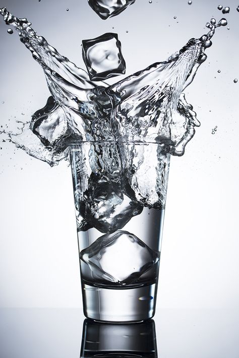 How to Light a Glass for Great Splash Photography via @SLRLounge Macro Photography Tips, Movement Photography, High Speed Photography, Water Splashing, Motion Photography, Glass Photography, Splash Photography, Action Photography, Beach Glass Art