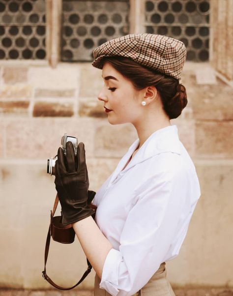 90's Photo, Era Victoria, Vintage Photoshoot, Look Retro, Elegante Casual, Vintage Inspired Outfits, Newsboy Cap, 1940s Fashion, Photo Idea