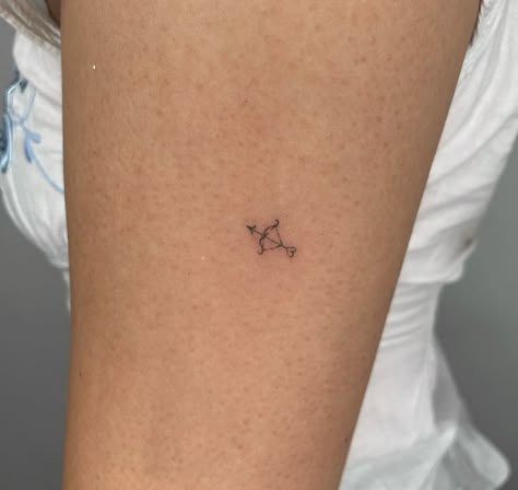 Small Dainty Taylor Swift Tattoos, Winner Tattoo Ideas, Heart Envelope Tattoo, Tattoo Ideas Delicate, Simbols Tattoo, Ephemeral Tattoo, Box Tattoo, Cupid Tattoo, Minimal Tattoos