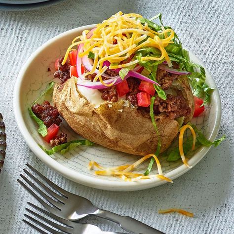 Cheeseburger Stuffed Baked Potatoes Tofu Crumbles, Stuffed Baked Potato, Neuer Wallpaper, Stuffed Baked Potatoes, Cook Chicken, Dinner With Ground Beef, Slow Cook, Dash Diet, Red Onions