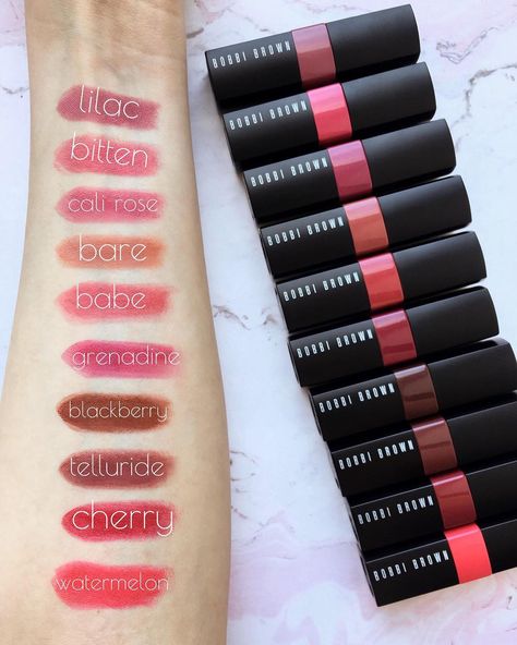 Bobbi Brown Crushed Lip Color Brown Lipstick Swatches, Bobbi Brown Lipstick Swatches, Bobbi Brown Crushed Lip Color, Lipstick Design, Bobbi Brown Lipstick, Makeup You Need, Blush Eyeshadow, Glitter Lipstick, Lipstick Designs