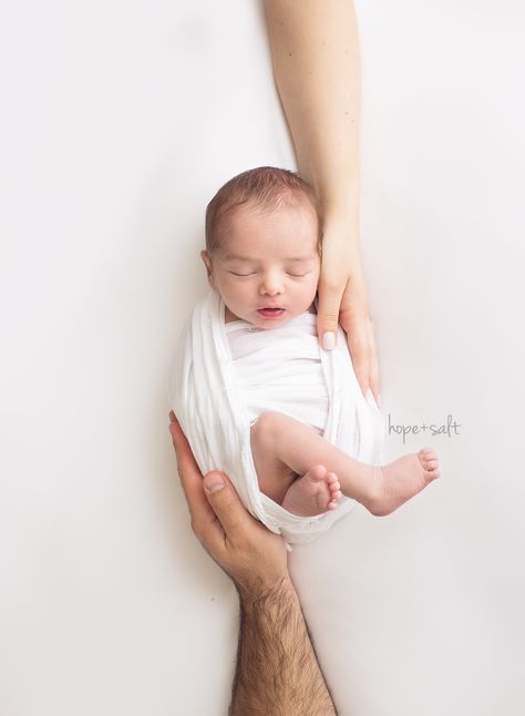 oakville newborn photographer - studio session with wrapped baby marco in mom and dads hands Mom And Baby Photography, Salt Photography, طفلة حديثة الولادة, Baby Boy Newborn Pictures, Foto Kids, Baby Boy Newborn Photography, Foto Newborn, Babies Photography, Newborn Photography Boy