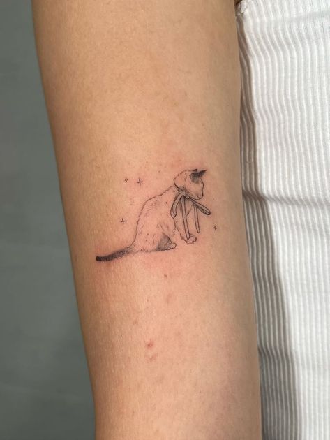 Classy Cat Tattoo, Cat Tattoo Coquette, Cat Tattoo Unique, Cat Tattoo Dainty, Hidden Cat Tattoo, Cat With Bow Tattoo, Cat Tattoos Aesthetic, Cat Stretch Tattoo, Black Cat Fine Line Tattoo