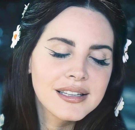 Lana Del Rey Tour, 1970s Makeup, Rey Costume, Lana Del Rey Concert, Lana Rey, Elizabeth Grant, Lust For Life, Beauty Goals, Concert Fits