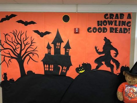 Halloween Bulletin Board Ideas to give your Classroom a Spooky Look - Hike n Dip Halloween Bulletin Board Ideas, Halloween Library, October Bulletin Boards, Library Bulletin Board, Halloween Bulletin Boards, Birthday Bulletin Boards, Halloween Reading, Birthday Bulletin, Library Posters