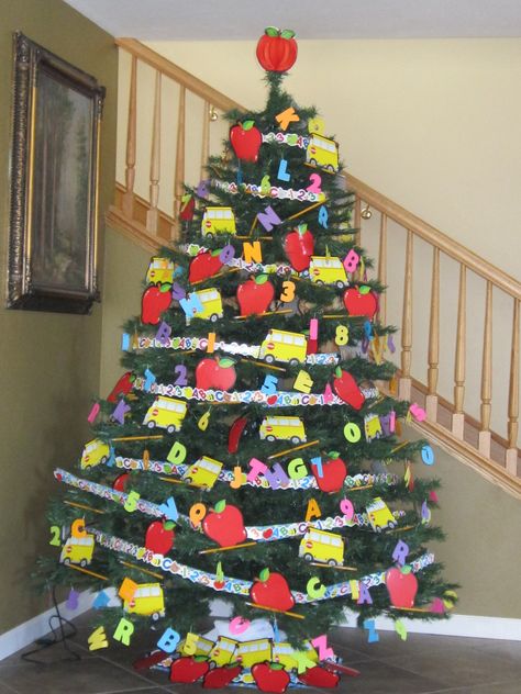 Back to School Tree 2010 Classroom Themed Christmas Tree, Back To School Christmas Tree Ideas, School Christmas Tree Ideas, Back To School Tree, School Christmas Tree, Classroom Christmas Tree, Teacher Christmas Tree, Themed Trees, Classroom Tree