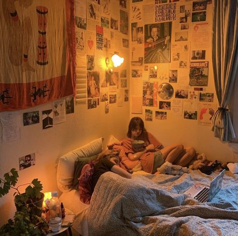 Howl Pendragon Room Aesthetic, Gina Core, Chambre Inspo, Serial Experiments Lain, Uni Room, Room Goals, Aesthetic Rooms, Pretty Room, Dreamy Room