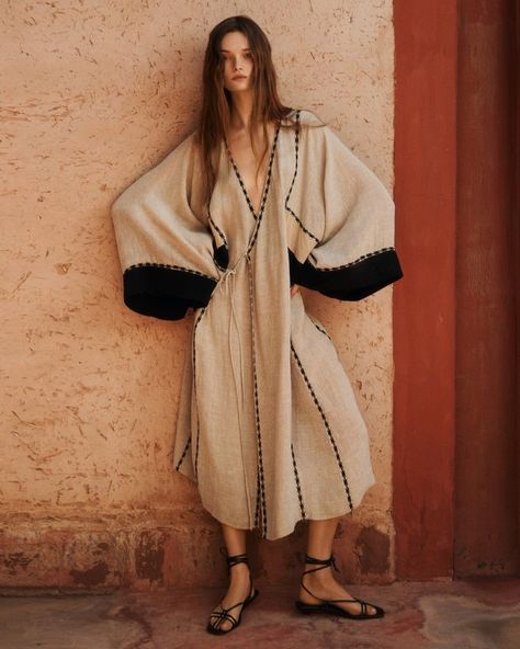 Massimo Dutti Masters Day to Night Style for Summer Massimo Dutti Outfit, Outfit Kimono, Massimo Dutti Women, Chic Summer Style, Linen Fashion, Bohemian Lifestyle, Fashion Night, Draped Dress, Bohemian Clothes