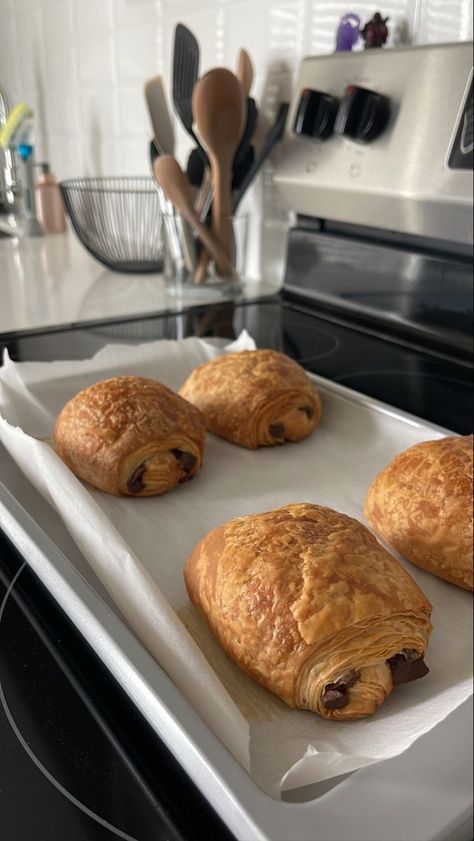 Fireplace Books, Hestia Aesthetic, Aesthetic Food Photography, Chocolate Croissants, Breakfast Aesthetic, Family Baking, French Bakery, Chocolate Croissant, Chocolate Nutella