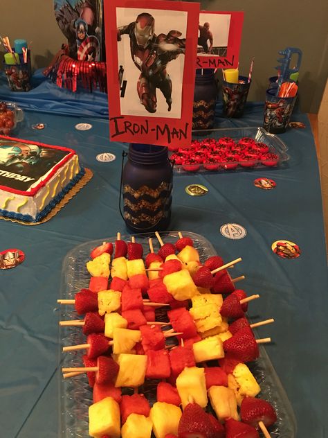 Iron man snack party Iron Man Party Decorations, Iron Man Bday Party Ideas, Iron Man Birthday Party Ideas Decoration, Flash Party Decorations, Iron Man Birthday Party Ideas, Iron Man Snacks, Man Party Decorations, Iron Man Decorations, Men Birthday Party Theme