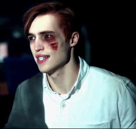 Trevor Stines as Jason Blossom from Riverdale. Riverdale Jason, Riverdale Blossom, Trevor Stines, Reggie Mantle, Riverdale Netflix, Adidas Wallpaper, Bughead Riverdale, Riverdale Aesthetic, Perfect Sisters