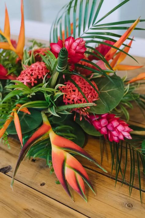 Gardenhouse Ideas, Tropical Centerpieces Diy, Tropical Wedding Flowers Centerpieces, Tropical Wedding Color Palette, Tropical Color Palette, 2022 Wedding Trends, Tropical Wedding Centerpieces, Tropical Centerpieces, Orange Wedding Colors