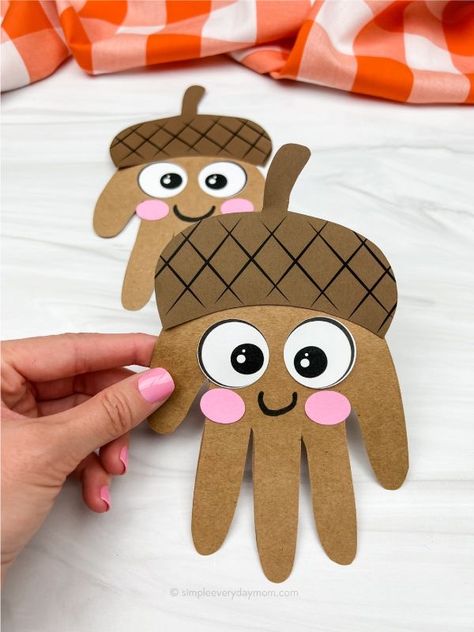 Fall Thanksgiving Crafts Kids, Arts And Crafts For Preschoolers Fall, Thanksgiving Craft Activities For Kids, Elementary School Fall Crafts, Crafts For Kids Fall Easy, Prek Crafts Easy Fall, Kids Fall Arts And Crafts Easy, Fun September Crafts For Kids, Hand Print Acorn