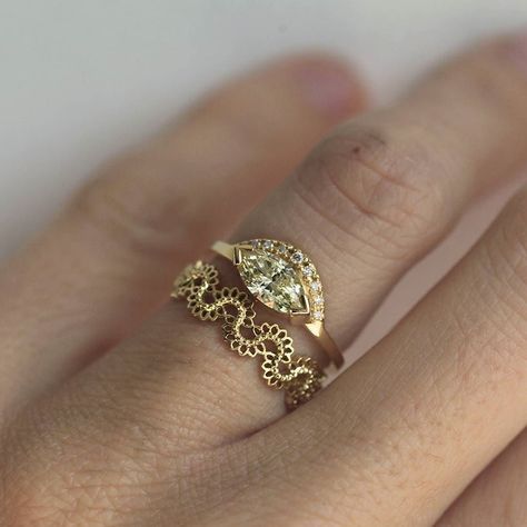 And another shot of the beautiful band ring Lace Wedding Band, Unconventional Wedding Rings, Lace Wedding Ring, Spanish Style Wedding, Twisted Gold Ring, Geometric Diamond Ring, Diamond Cuff Ring, Filigree Wedding Ring, Ruby Wedding Rings