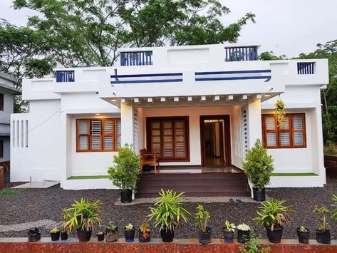 Show Wall Design Exterior Kerala, Front Sit Out Ideas House Kerala, Kerala Small House Design, Simple Indian House Exterior Design, Kerala Houses Design, Small House Indian, Kerala House Design Traditional, Small House Kerala, Small House Design Kerala