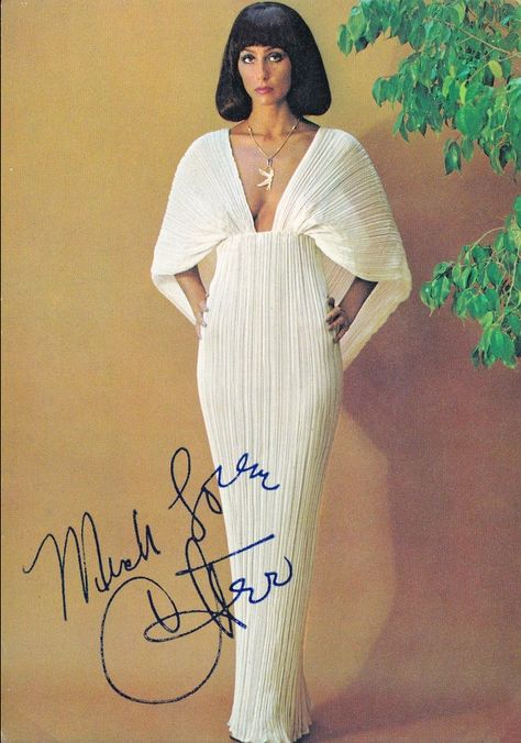 Cher - Cher show photo shoot 1975/76 gown by Bob Mackie Moda Disco, Cher 70s, Cher Fashion, Cher Outfits, Cher Photos, Dress 70s, Bob Mackie, 1970s Fashion, Looks Chic